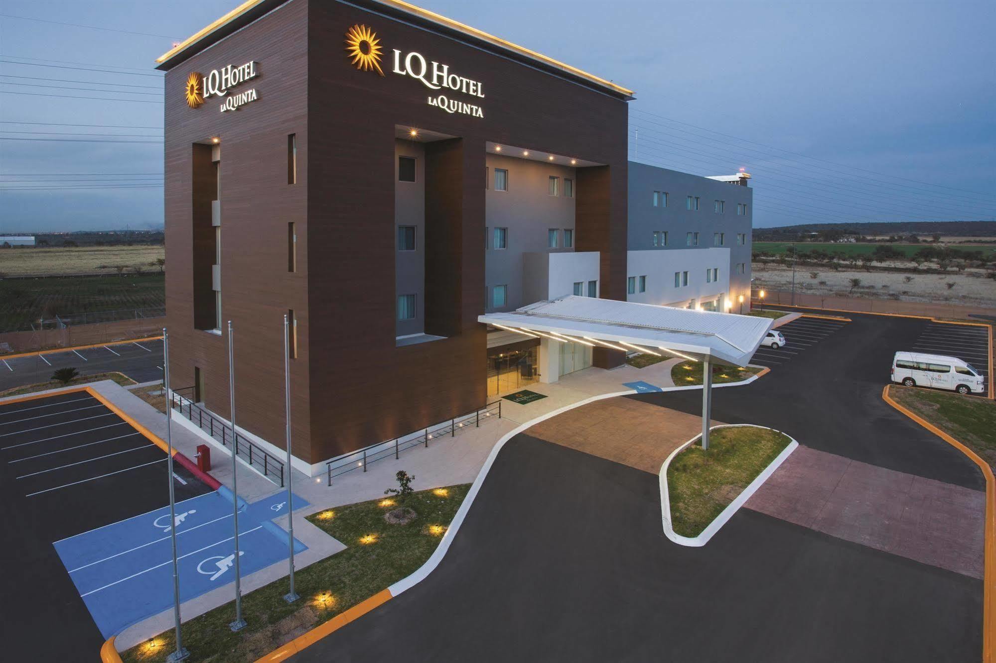 La Quinta By Wyndham Aguascalientes Hotel Exterior photo